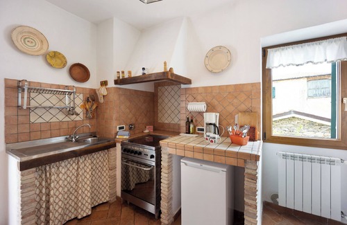 Bellissimi House | Vacation Home 'Appartamento Camomilla' with Mountain View, Terrace & Wi-Fi