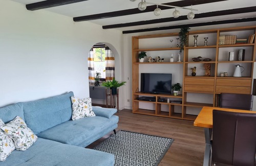 Windorf House | Vacation home/Bavaria/Bavarian forest conquest/recreation. .with garden fence