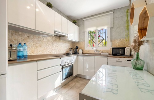 Comarruga House | Vacation Home "Beach House Francas" with Private Pool, 2 Private Terraces & Wi-Fi