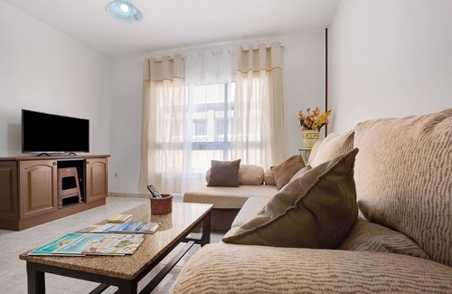 Gran Tarajal House | Vacation Home "Casa Rosi" with Mountain View & Wi-Fi