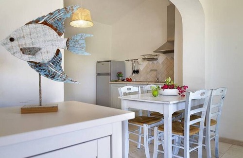 La Conia House | Vacation Home "Casa giardino e spiaggia a piedi" near the Beach with Garden & Terrace