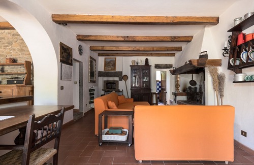 Bivio Pozzo House | Vacation Home 'Casale Fedora' with Private Garden & Wi-Fi