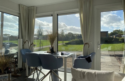 Suesel Ski Chalet | Vacation home directly on the lake, 3 minutes to the water ski facility, Süsel Seeparx
