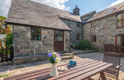 Ganllwyd House | Vacation home Ganllwyd in Dolgellau - 6 persons, 3 bedrooms