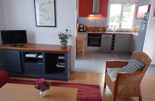 Concarneau Cottage | Vacation home: GR and beach 250m away, "voie verte" 100m away, 2 shower rooms.