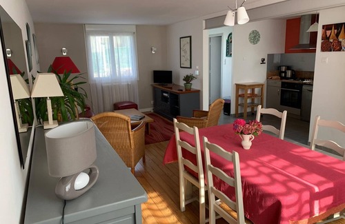 Concarneau Cottage | Vacation home: GR and beach 250m away, "voie verte" 100m away, 2 shower rooms.