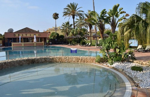 Meia Praia Cottage | Vacation home in beach resort