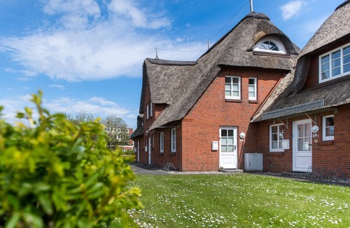 Norderhafen House | Vacation home in the Friesenhof - Directly behind the dike