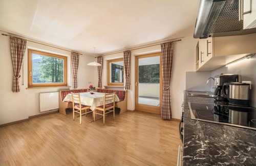 Moso in Passiria Apartment | Vacation Home "Maria Steinröserl" with Mountain View, Garden, Wi-Fi & Sauna