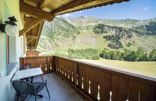 Moso in Passiria Apartment | Vacation Home "Maria Steinröserl" with Mountain View, Garden, Wi-Fi & Sauna