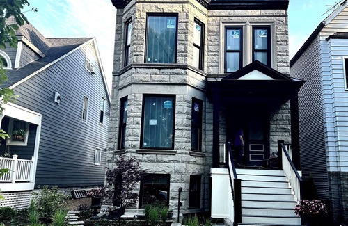 St. Ben's House | Vacation home just 2 minutes drive to Wrigley Field