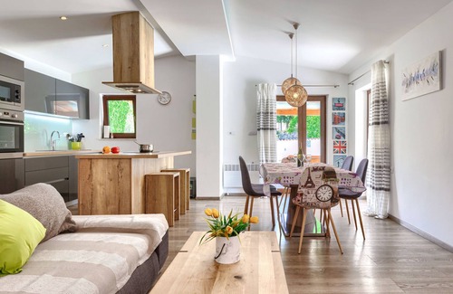 Orihi House | Vacation home Nina by Interhome