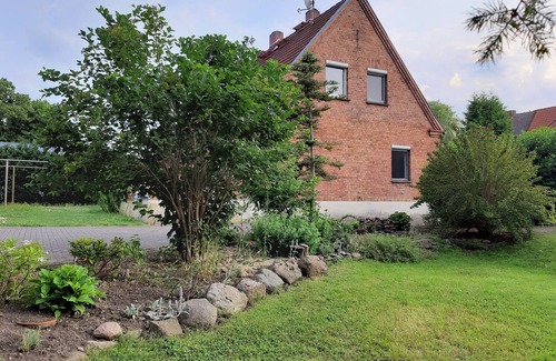 Guelzow Apartment | Vacation home on the outskirts of the village near Güstrow for 5 guests + child