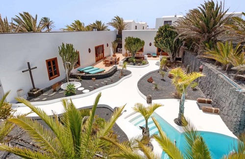Teguise House | Vacation Home 'Palacio Taro Chimida' with Private Pool