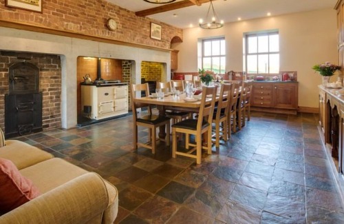 Henllan House | Vacation home Penny Den in Ruthin - 10 persons, 5 bedrooms