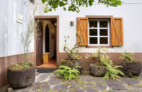 Santana House | Vacation Home "Pico Das Pedras 4 Reset Naturally" with Mountain View, Private Terrace & Wi-Fi