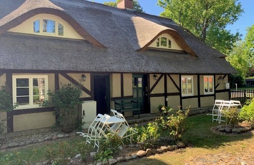 Schaprode House | Vacation home Reethaus Rosengarten and yurt opposite Hiddensee on large property