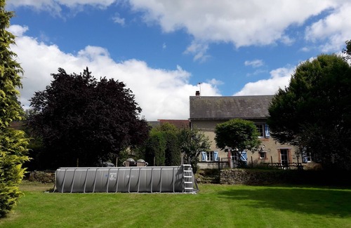 Montel-de-Gelat House | Vacation home sleeps 15 near the Chaîne des Puys in Auvergne
