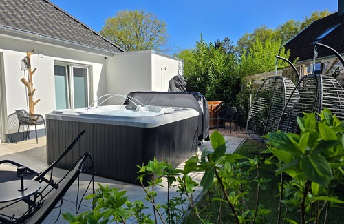 Wiefelstede House | Vacation home Seehaus am Wald