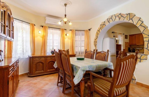 Balatonoszod House | Vacation home Tamas by Interhome