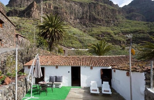 Lomo de Arico House | Vacation Home Traditional Canary Cottage in Masca with Garden, Terrace & Wi-Fi