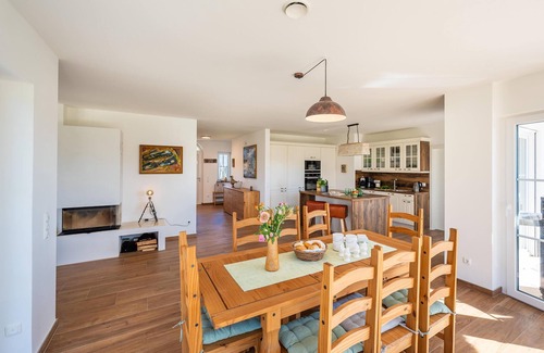 Trent House | Vacation home Villa Hans: your spacious retreat in Westrügen