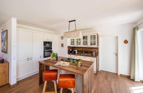 Trent House | Vacation home Villa Hans: your spacious retreat in Westrügen