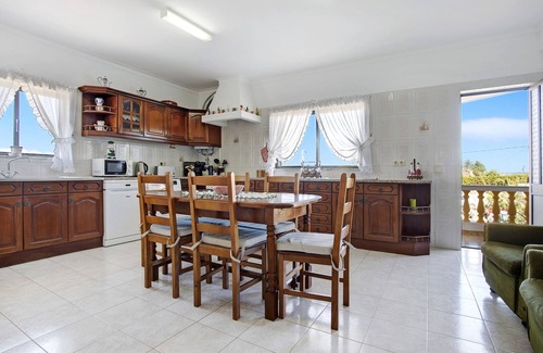 Sargacal House | Vacation Home Vivenda Ribeiro - B with Mountain View, Fireplace, Wi-Fi, Garden, Terrace & Balcony