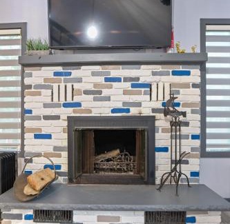 East Stroudsburg Villa | Vacation Home w Game Room Sauna Hot Tub Private Pool