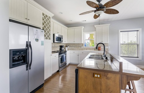 Saint Helena Island House | Vacation Home with Lovely View and Golf Cart