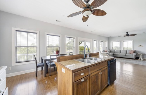 Saint Helena Island House | Vacation Home with Lovely View and Golf Cart