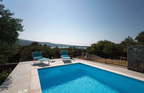 Kornic House | Vacation home with pool, olive trees, beach TRAVELER Reiseburo Krk - ID 2175