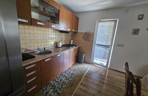 Lovinac Apartment | Vacation House Loreta