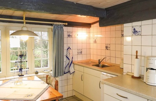 Neugalmsbull House | Vacation in a typical Frisian thatched house with the UNESCO World Heritage Wadden Sea right on your
