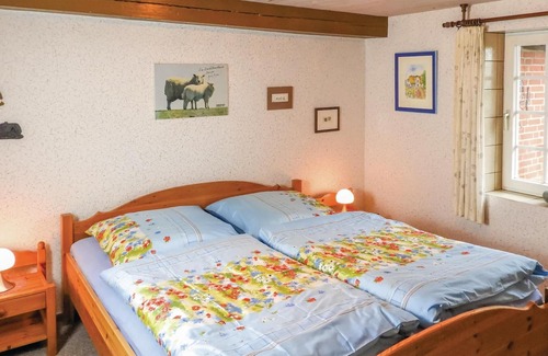 Neugalmsbull House | Vacation in a typical Frisian thatched house with the UNESCO World Heritage Wadden Sea right on your