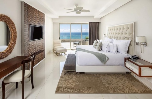 Cabo San Lucas Resort | Vacation in Los Cabos - Luxury 3 Bedroom Oceanfront Suite w/Private Jacuzzi