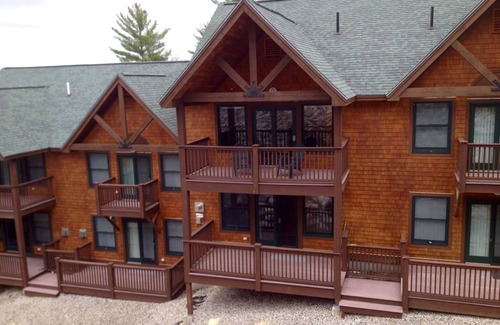 Bridgton Condo | Vacation In Maine At This Beautiful Shawnee Peak Ski-in/ski-out Condo For 8!