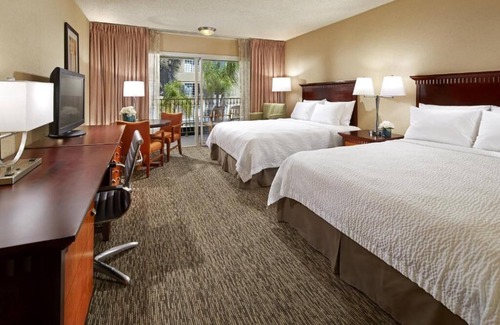 Anaheim Resort Hotel | Vacation is Calling! 3 Relaxing Units, Near Disney, with Pool & Free Parking!