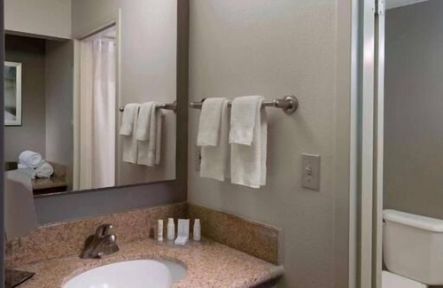 Boca Raton Hotel | Vacation is Calling! 2 Posh Units, Close to Boca Raton Beach, Free Parking, Pool