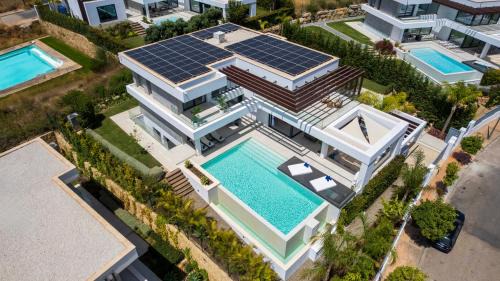 New Golden Mile Villa | VACATION MARBELLA I Villa Hanami, Private Infinity Edge-Pool, Gym, Movie Theater, Close to Golfs and Beaches