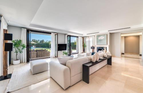 Nueva Andalucia Villa | VACATION MARBELLA I Villa Milka, Frontline Golf, Giant Private Heated Pool, Close to High-end Restaurants, 8min Puerto Banus, Cine Room
