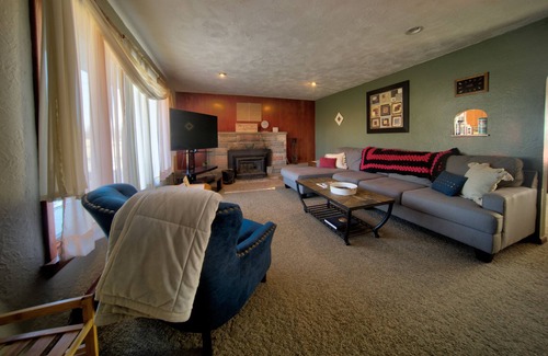 Grove City Cottage | Vacation Oasis : Pet Friendly : Enclosed Porch w/ Fire Pit