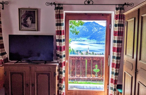 Schliersee Apartment | Vacation on a Farm - Fantastic Holiday App with Balcony, Lake & Mountain View