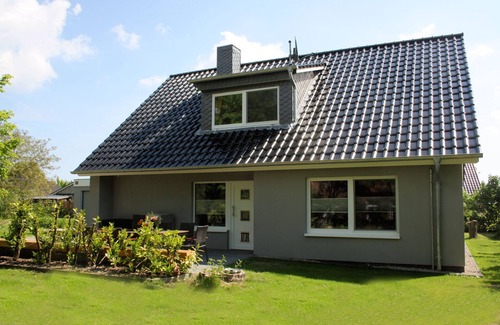 Behrensdorf House | Vacation on a natural beach for up to 10 people with a large terrace