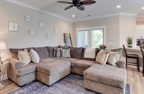 Spanish Wells House | Vacation Rental & Grill 4 Mi to Coligny Beach Park