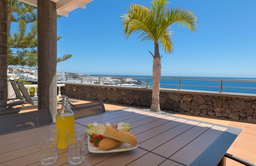 Puerto del Carmen Villa | Vacation Rental 'Villa Loretta' with Sea View, Heated Pool & Wi-Fi