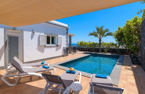Puerto del Carmen Villa | Vacation Rental 'Villa Loretta' with Sea View, Heated Pool & Wi-Fi