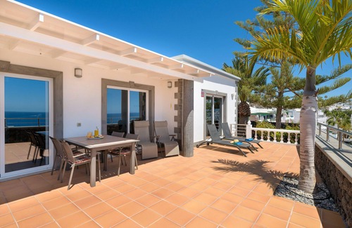 Puerto del Carmen Villa | Vacation Rental 'Villa Loretta' with Sea View, Heated Pool & Wi-Fi