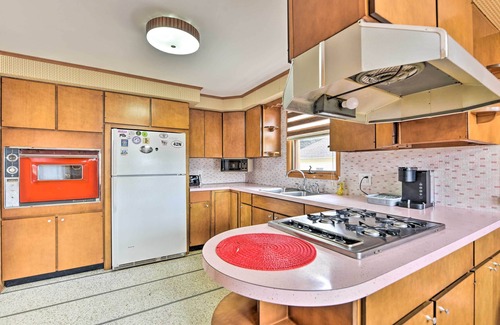 Lackawanna Apartment | Vacation Rental ~ 8 Mi to KeyBank Center!