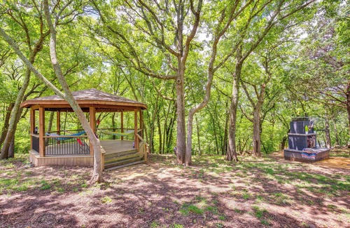 Pottsboro House | Vacation Rental at Lake Texoma, 5 Min Walk!